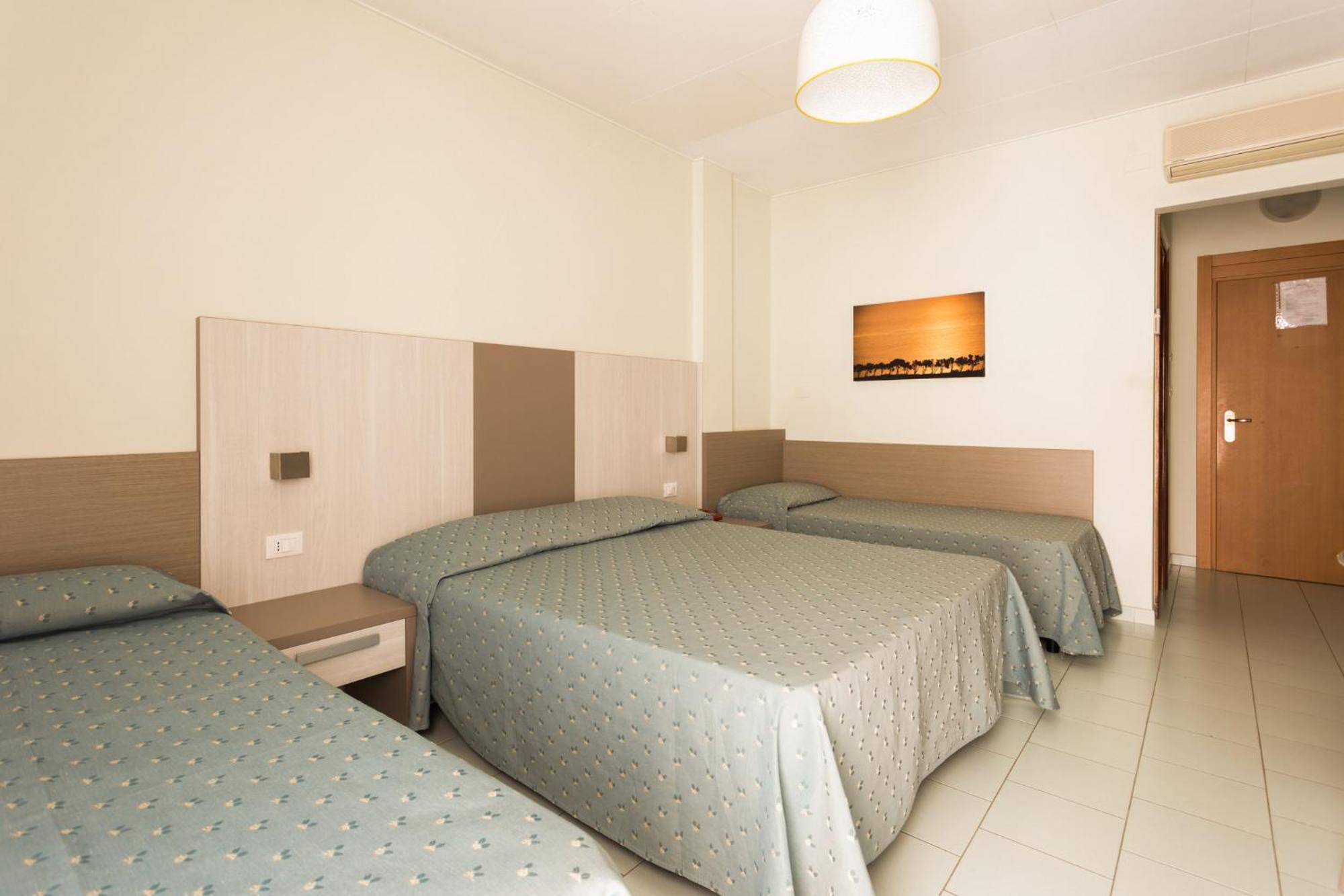 Hotel Jollino Pineto Exterior photo