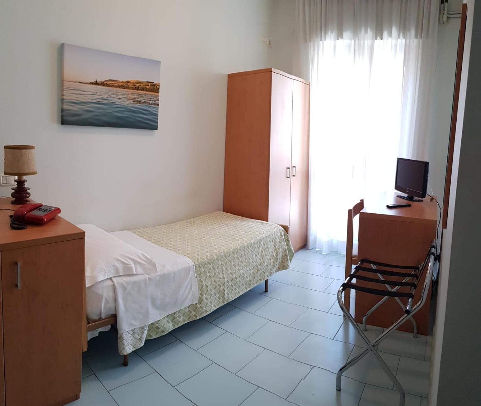 Hotel Jollino Pineto Exterior photo