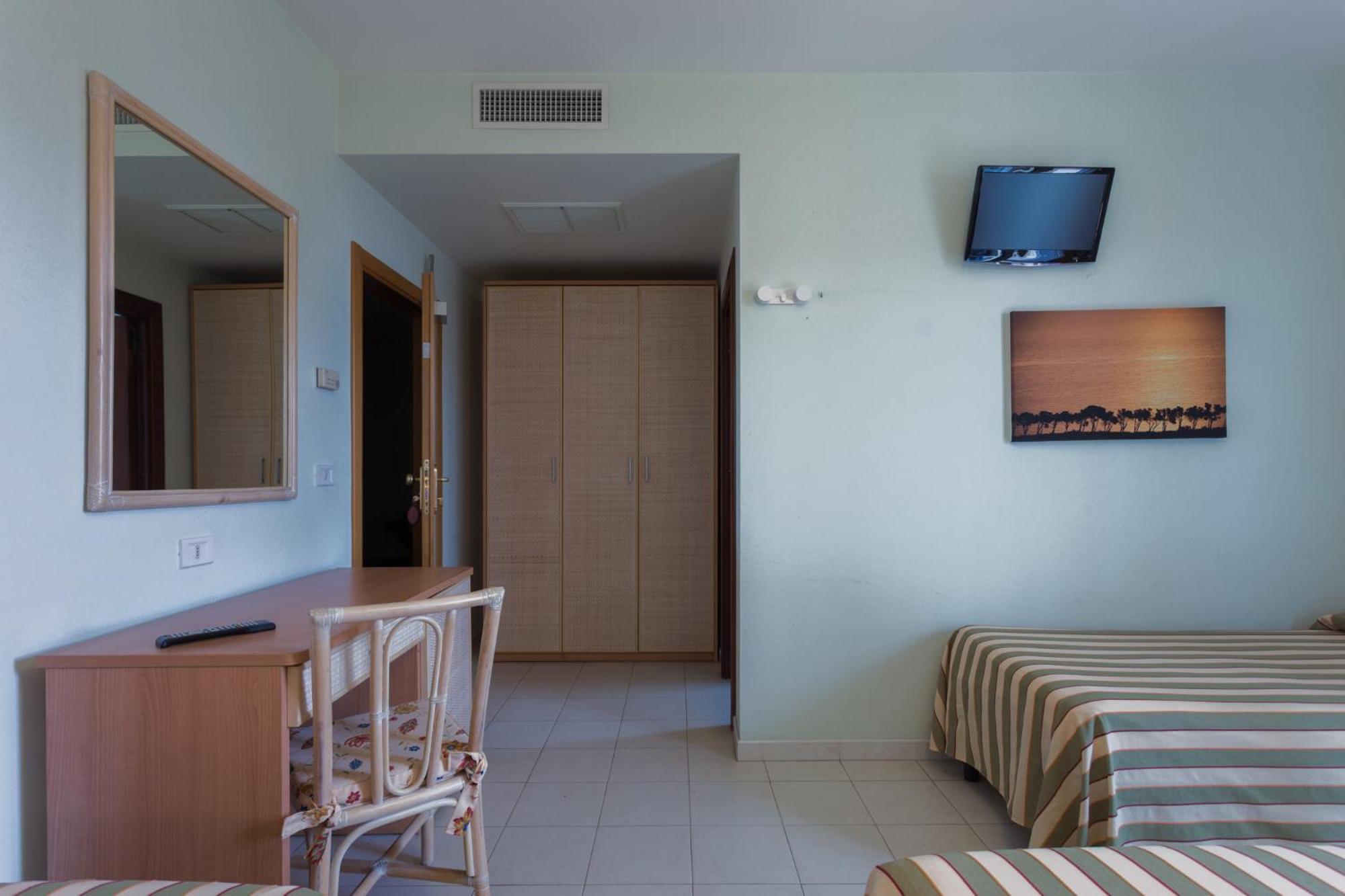 Hotel Jollino Pineto Exterior photo