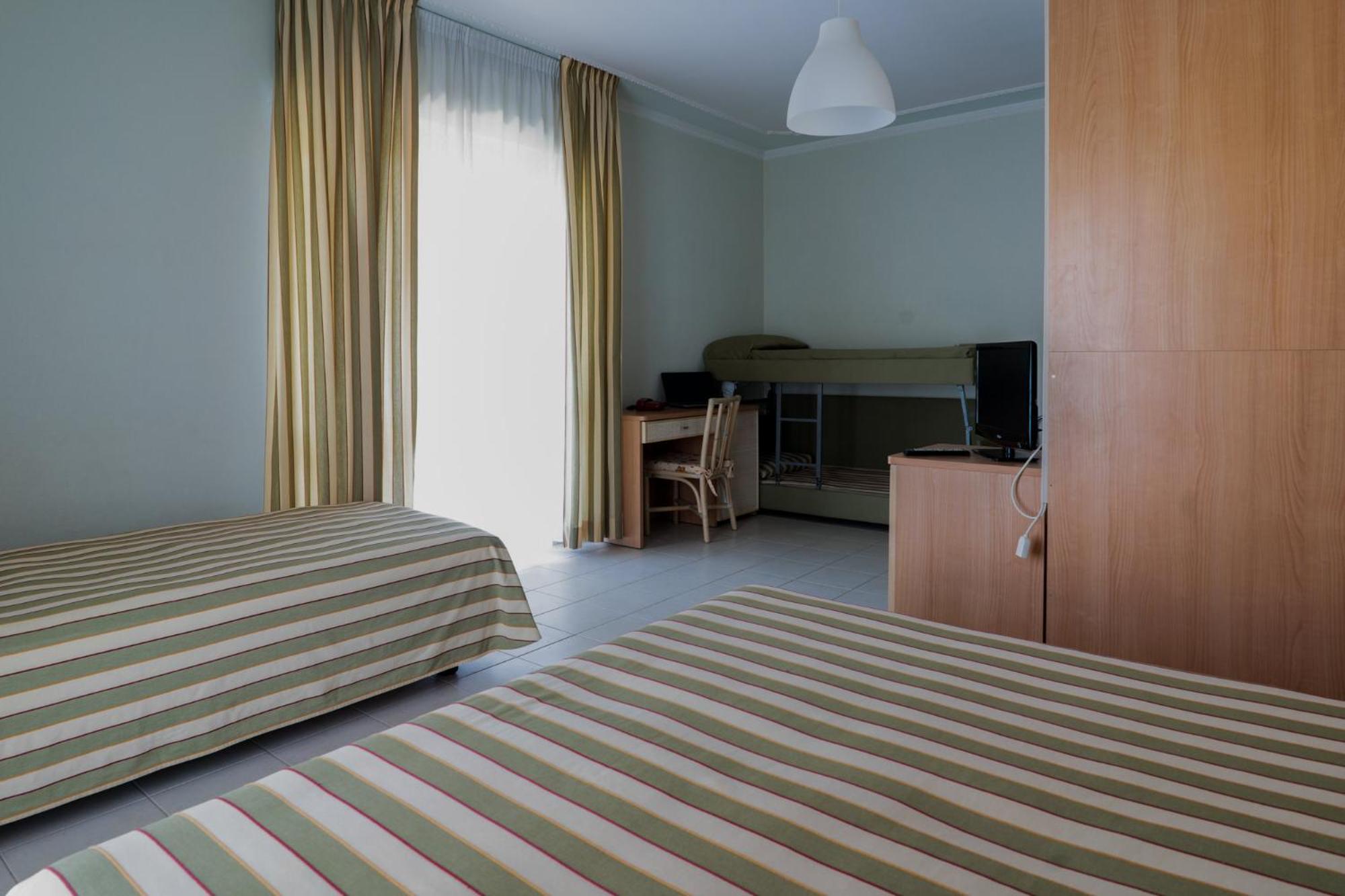 Hotel Jollino Pineto Exterior photo