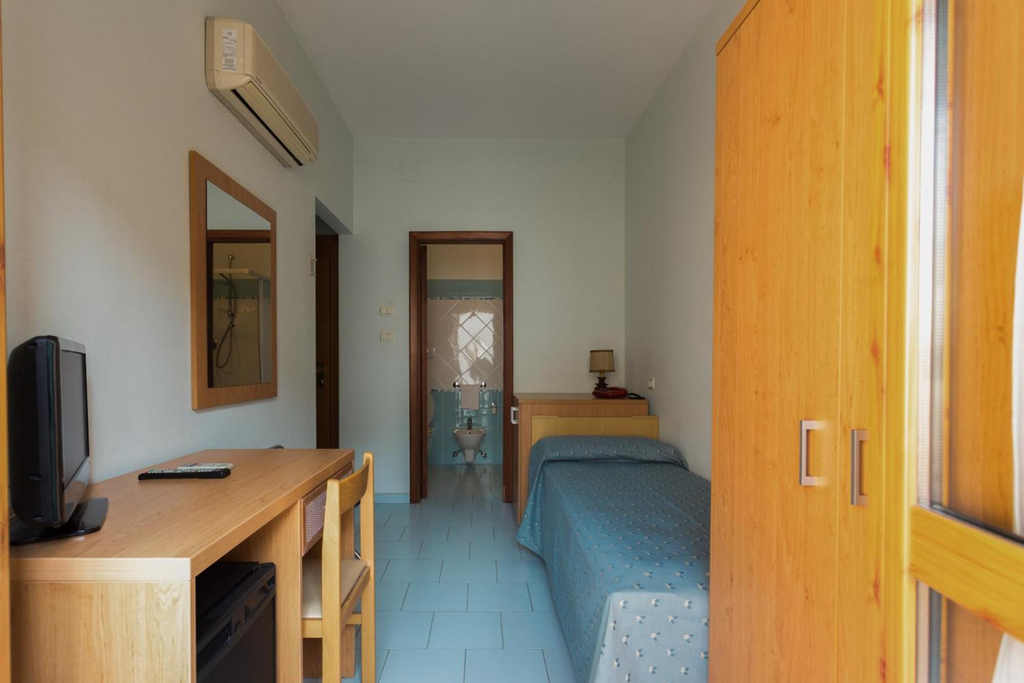 Hotel Jollino Pineto Exterior photo