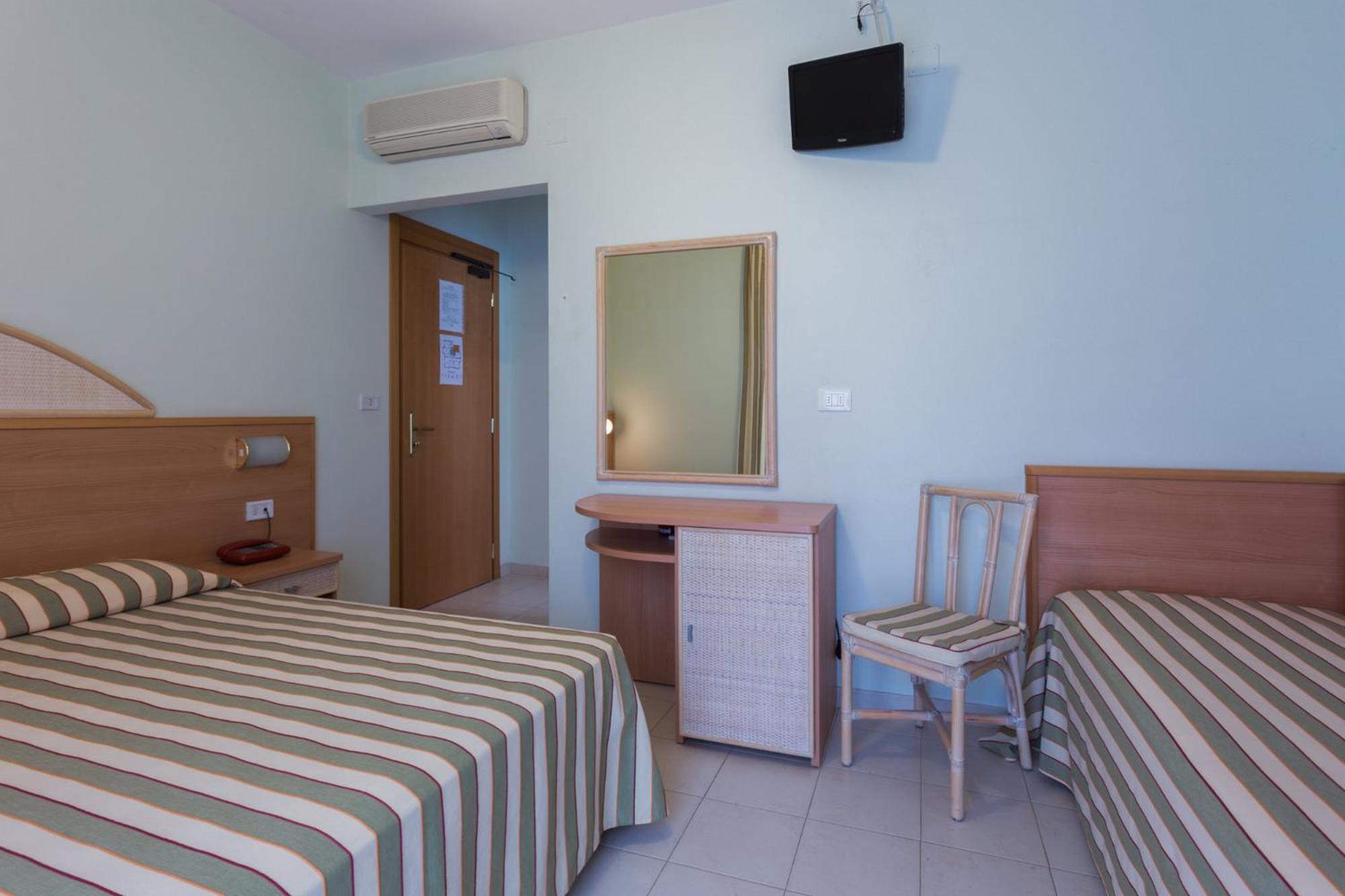 Hotel Jollino Pineto Exterior photo