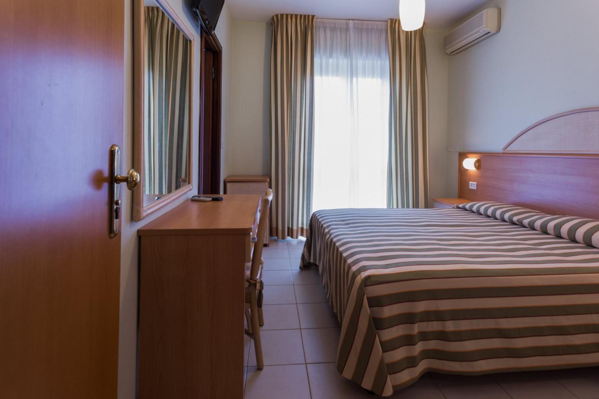 Hotel Jollino Pineto Exterior photo