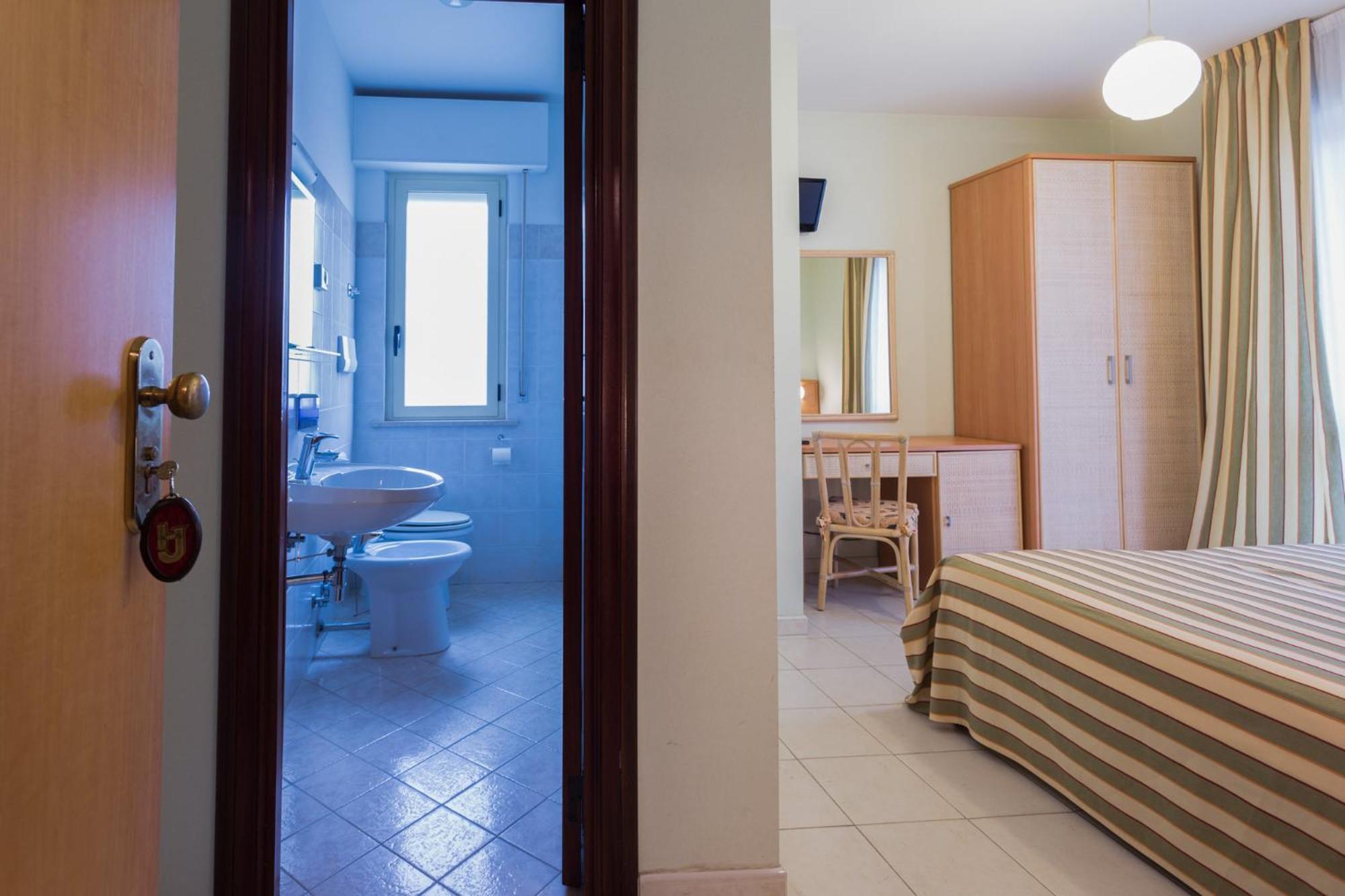 Hotel Jollino Pineto Exterior photo