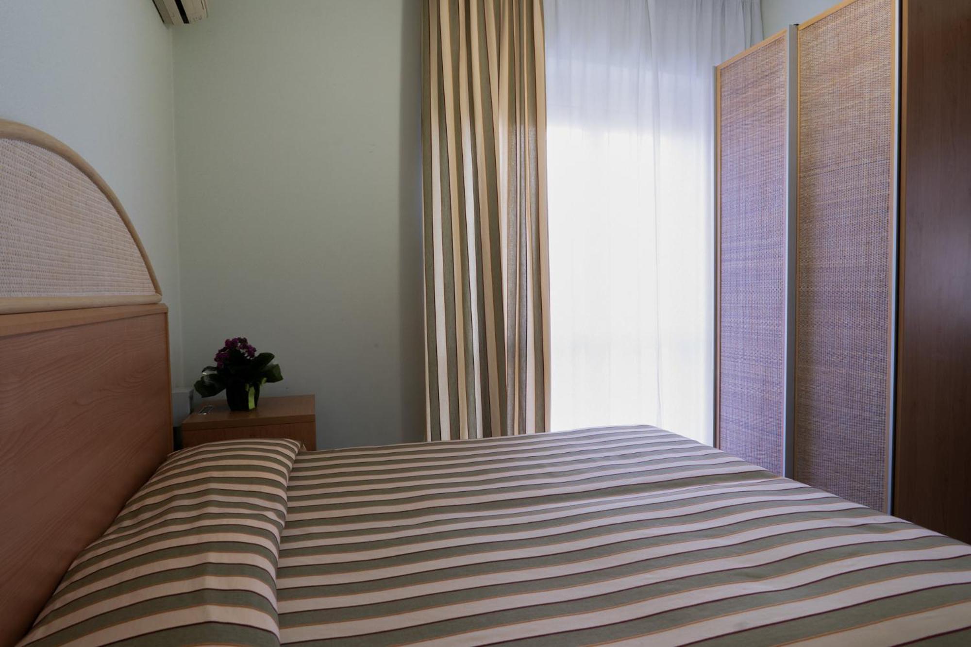 Hotel Jollino Pineto Exterior photo