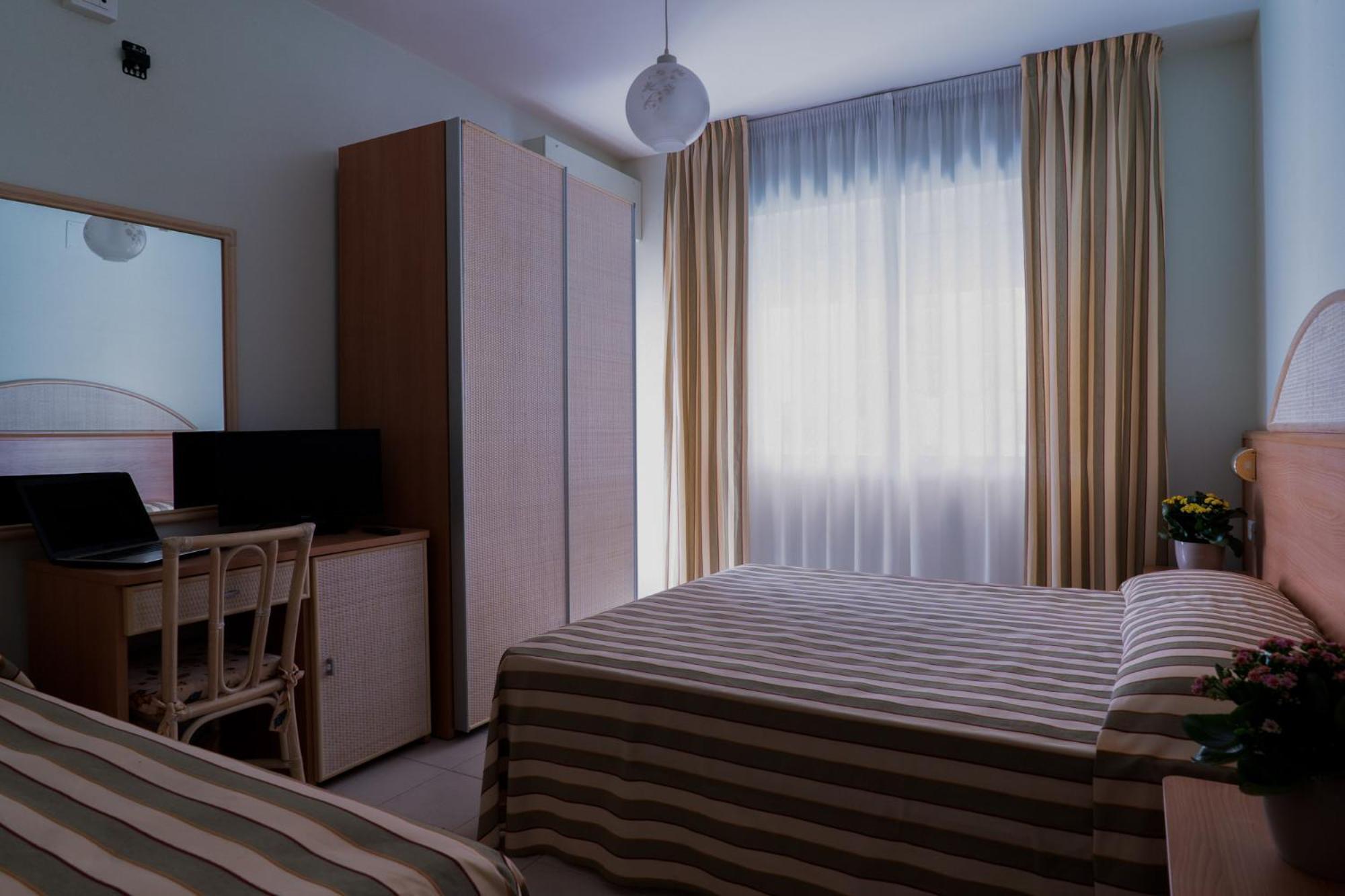 Hotel Jollino Pineto Exterior photo